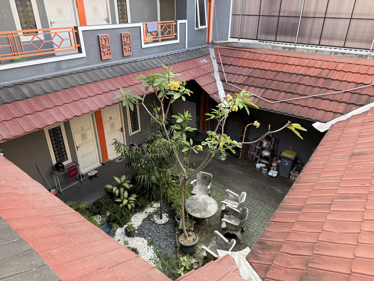 Taman kos dilihat dari lantai atas